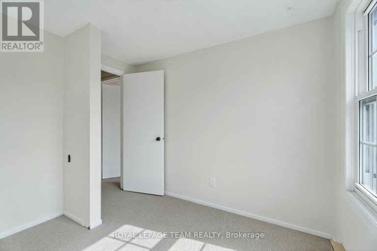 28827776/9-moorside-private/carleton-heights/ottawa/ontario/K2C3P4_27