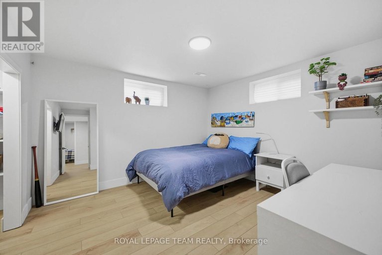 29622537/513-windermere-avenue/mckellarhighland/ottawa/ontario/K2A2W3_25