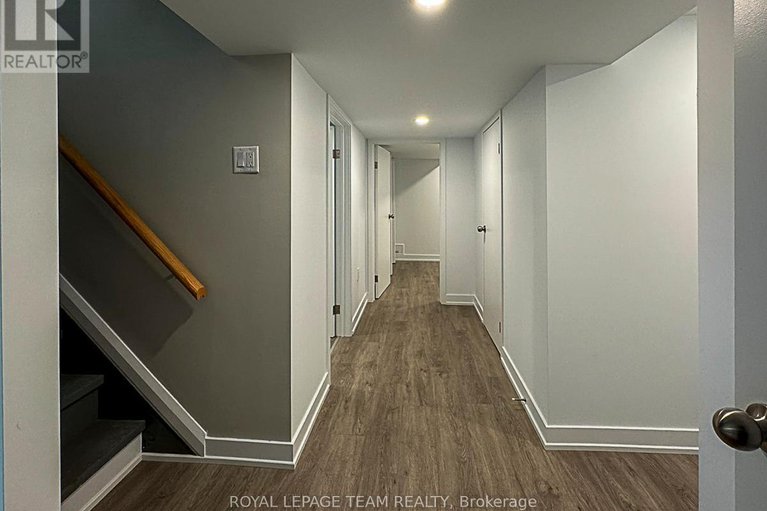28916019/70-crownhill-street/cardinal-heights/ottawa/ontario/K1J7K8_14