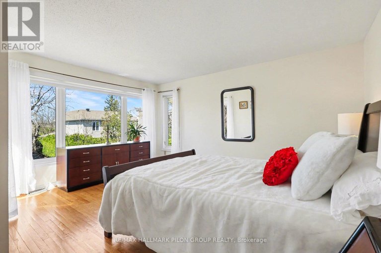 29646954/1709-sansonnet-street/chapel-hill/ottawa/ontario/K1C5Z5_18