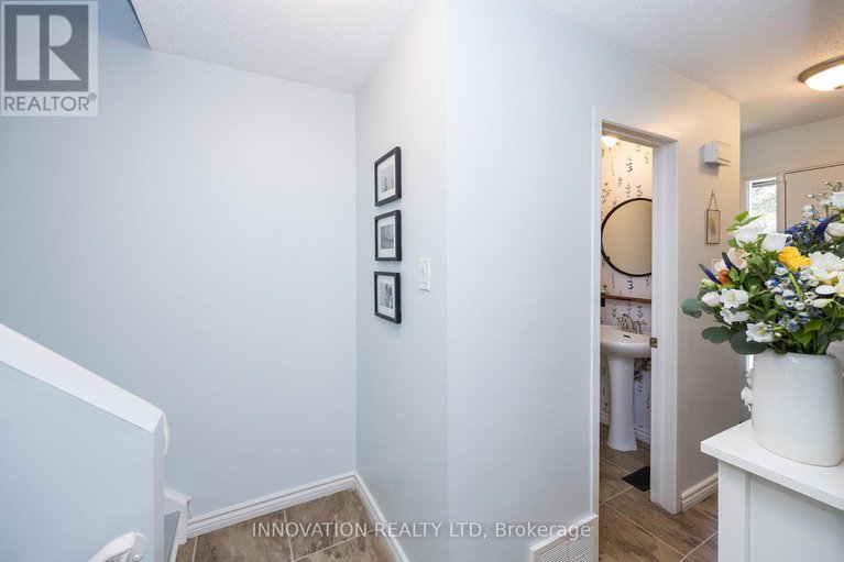 28478550/44-35-bering-court/katimavik/ottawa/ontario/K2L2B8_16