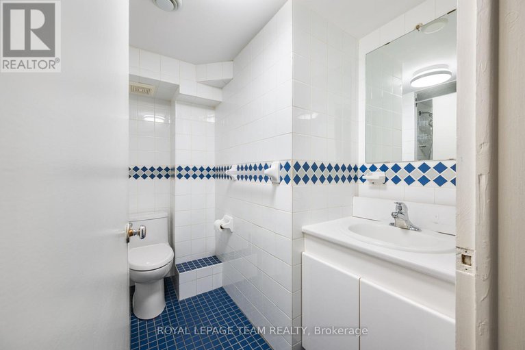 28939974/3-millbrook-crescent/city-viewskylinefisher-heightsparkwood-hills/ottawa/ontario/K2E5B6_37