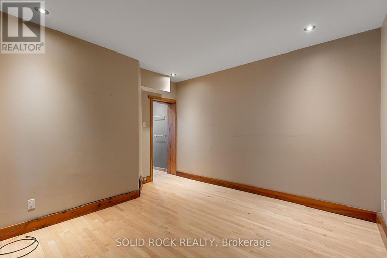 28616919/541-besserer-street/sandy-hill/ottawa/ontario/K1N6C6_21