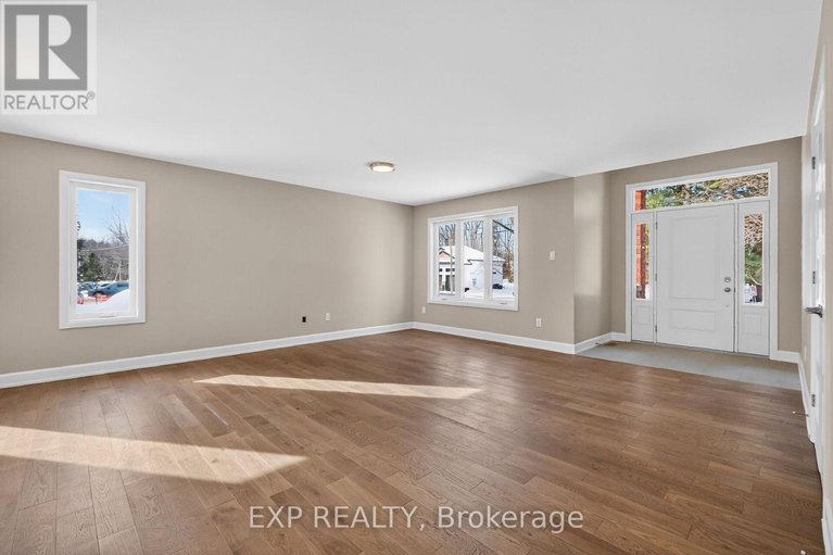 29612429/53-craig-street/village-of-russell/russell/ontario/K4R1A6_4