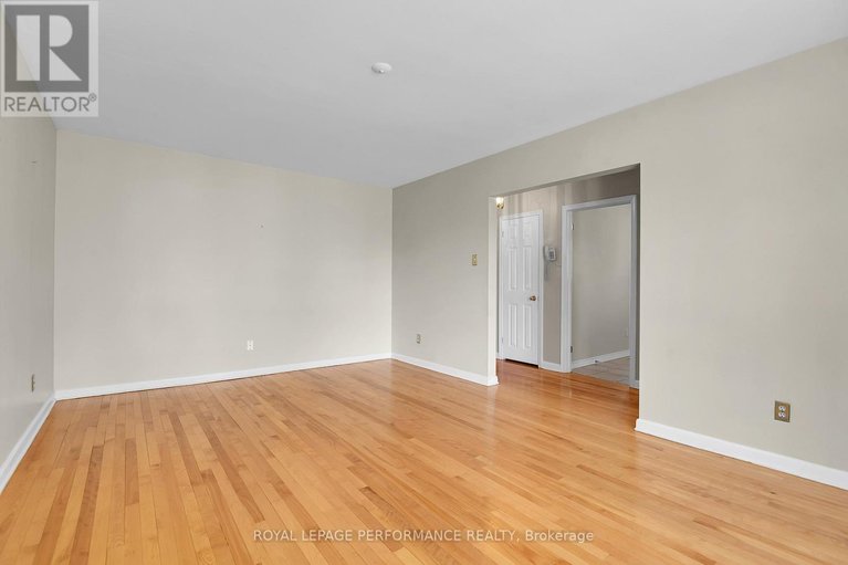 29636837/1582-digby-street/riverview-park/ottawa/ontario/K1G0P6_10