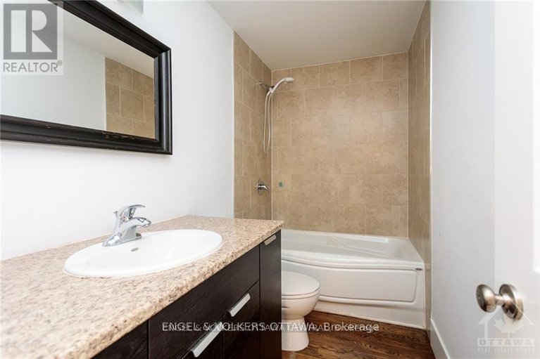 29456645/144-montauk/carleton-heights/ottawa/ontario/K2C2B4_34