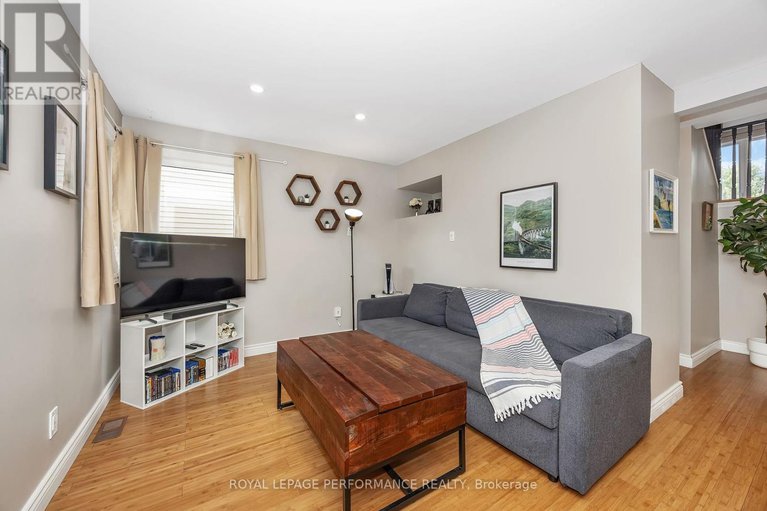 28785273/8-hyannis-avenue/cedargrovefraserdale/ottawa/ontario/K2J3H8_6