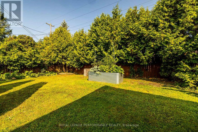 28842718/343-fullerton-avenue/overbrookcastle-heights/ottawa/ontario/K1K1K2_46