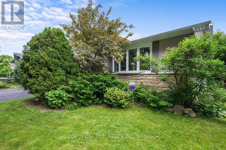28495374/542-sirois-avenue/overbrookcastle-heights/ottawa/ontario/K1K1H4_5
