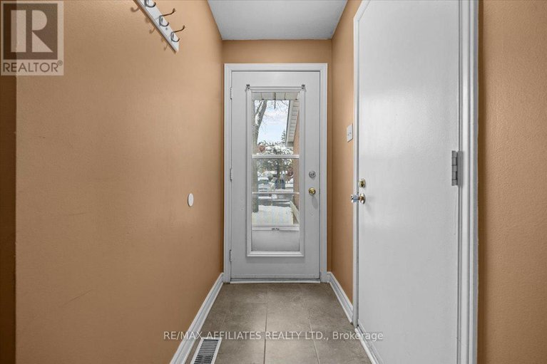 29094492/1938-ashmont-street/chapel-hill/ottawa/ontario/K1C7B9_2