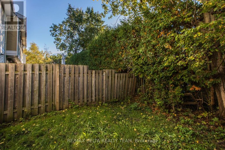 29517311/8-323-monica-crescent/bilberry-creekqueenswood-heights/ottawa/ontario/K1E3N6_46