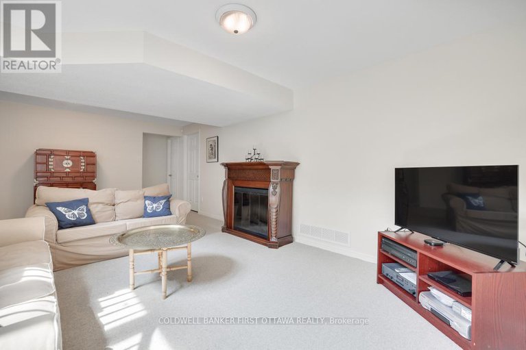 28678446/10-ladybirds-crescent/stittsville-north/ottawa/ontario/K2S1Z6_29