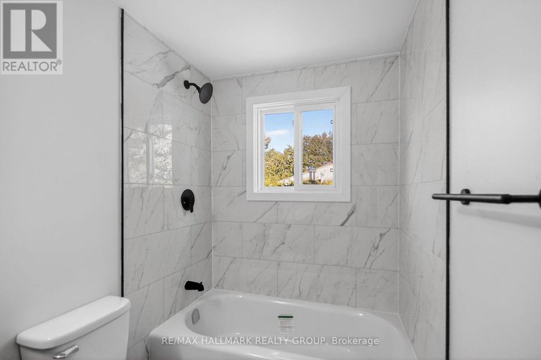 29154826/15-scharf-lane/glencairnhazeldean/ottawa/ontario/K2L2K3_35