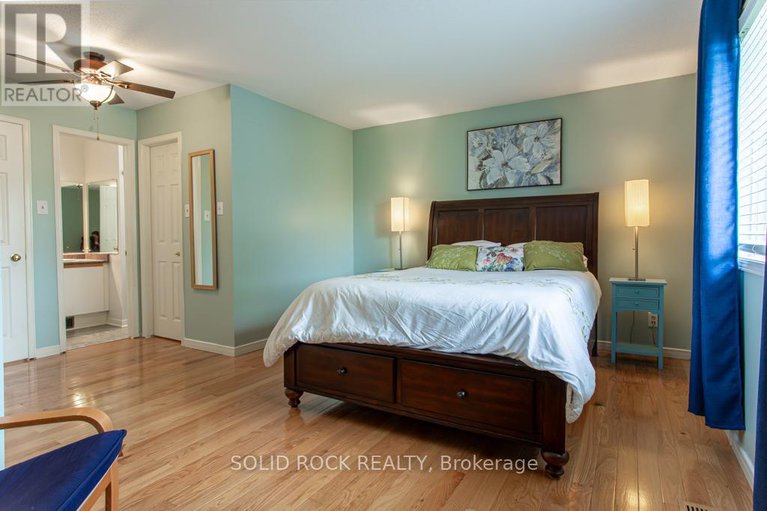 28593737/11-royal-field-crescent/longfields/ottawa/ontario/K2J4G1_18