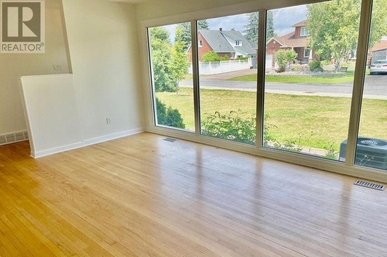 28588729/18-stinson-avenue/lynwood-village/ottawa/ontario/K2H6N1_2