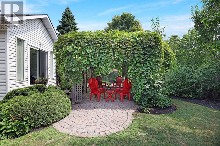 28678446/10-ladybirds-crescent/stittsville-north/ottawa/ontario/K2S1Z6_38