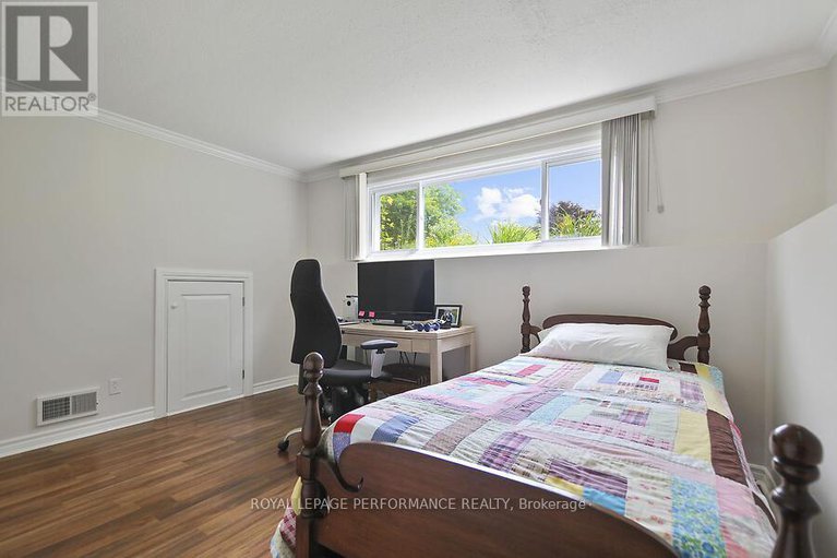 28628194/141-abbotsford-road/glencairnhazeldean/ottawa/ontario/K2L1C6_25