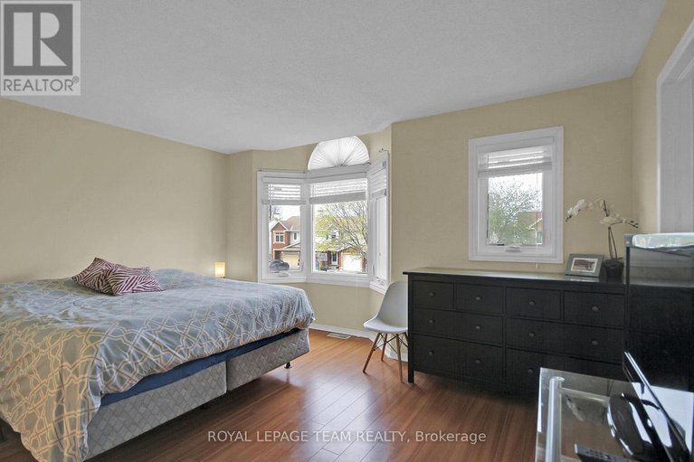 28518237/102-longshire-circle/longfields/ottawa/ontario/K2J4K8_26