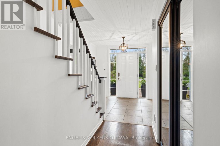 28604093/935-fieldown-street/cumberland-ridge/ottawa/ontario/K4C1B9_2