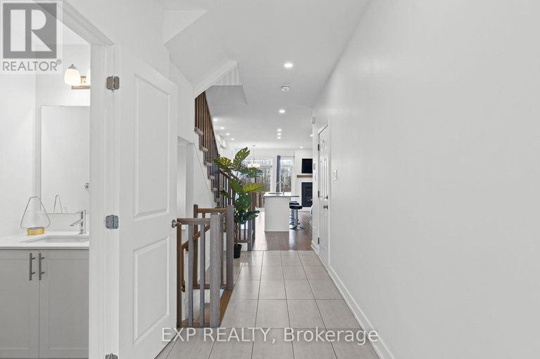 28297698/653-putney-crescent/stittsville-south/ottawa/ontario/K2S2N7_6