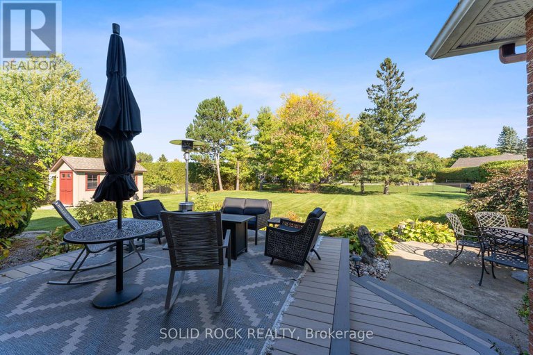 28931406/5569-whitewood-avenue/manotick-village-manotick-estates/ottawa/ontario/K4M1E1_40