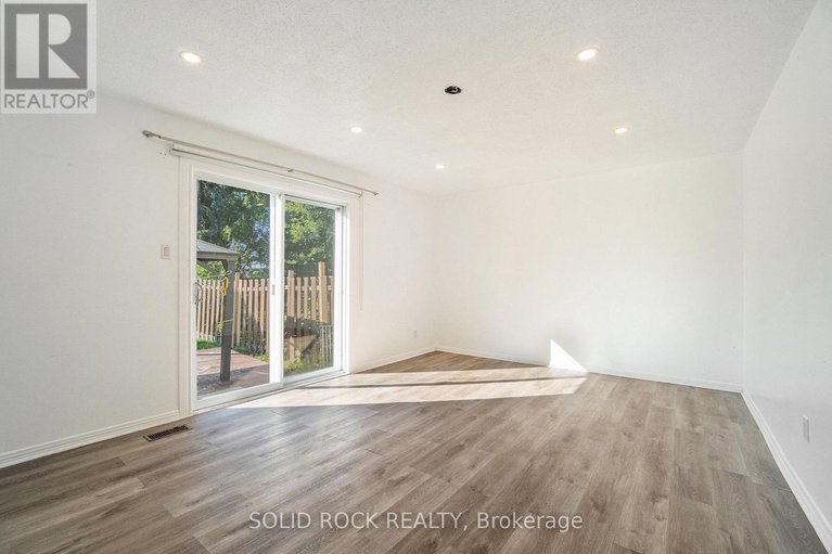 28813427/1432-leigh-crescent/carson-grove/ottawa/ontario/K1J8E4_5