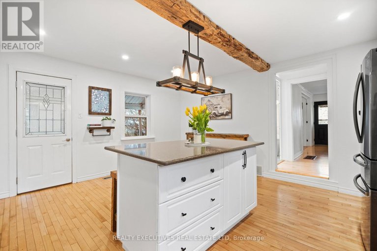 29627788/416-main-street/winchester/north-dundas/ontario/K0C2K0_7