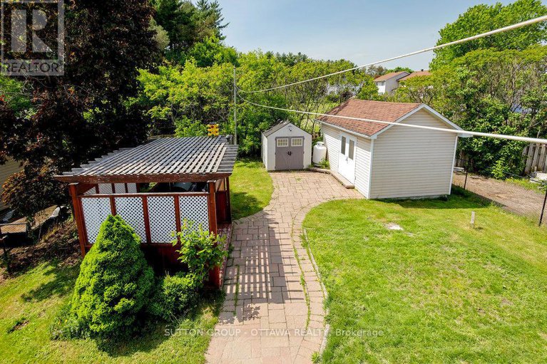 28548965/223-des-outaouais-street/town-of-rockland/clarence-rockland/ontario/K4K1G2_28