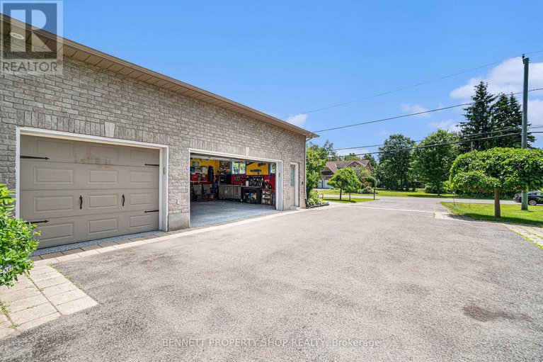 28526426/6535-empire-grove-street/greely/ottawa/ontario/K4P1G6_28