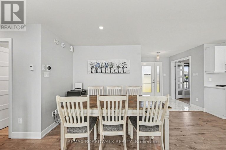 29647826/160-hybrid-street/embrun/russell/ontario/K0A1W0_12