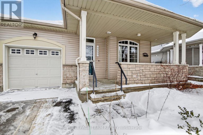 29237185/5553-doctor-leach-drive/manotick-village-manotick-estates/ottawa/ontario/K4M1L6_1