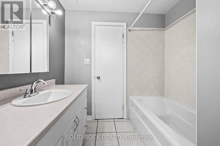 29353006/1631-charbonneau-street/bilberry-creekqueenswood-heights/ottawa/ontario/K1E2J6_26