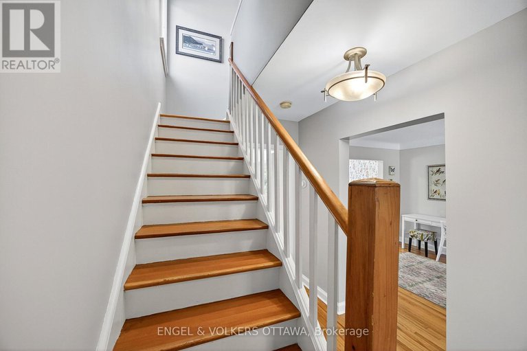 28835292/557-roosevelt-avenue/mckellarhighland/ottawa/ontario/K2A2A2_20