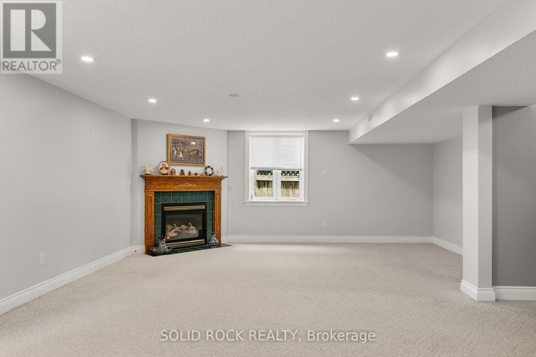 28419528/49-caribou-avenue/stittsville-south/ottawa/ontario/K2S1X3_30