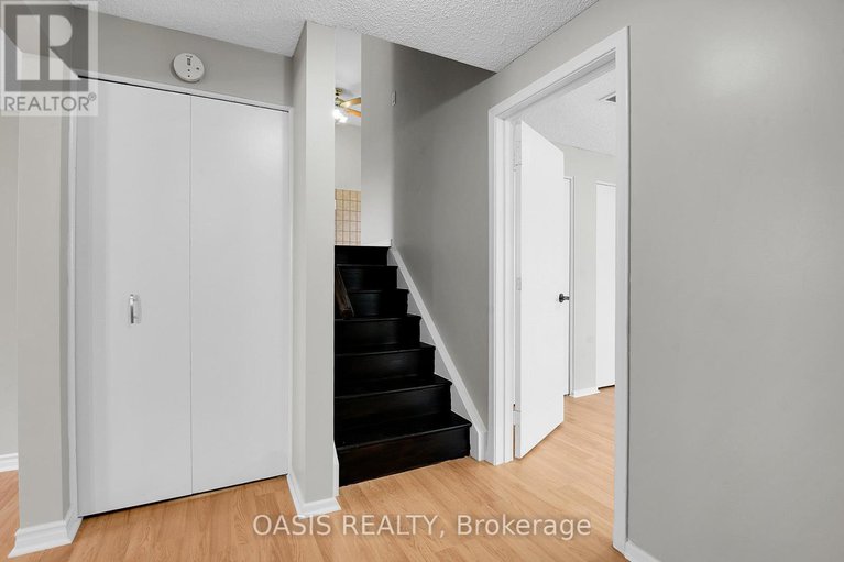 28396451/2606-egan-road/mooneys-bayriverside-park/ottawa/ontario/K1V8N1_19