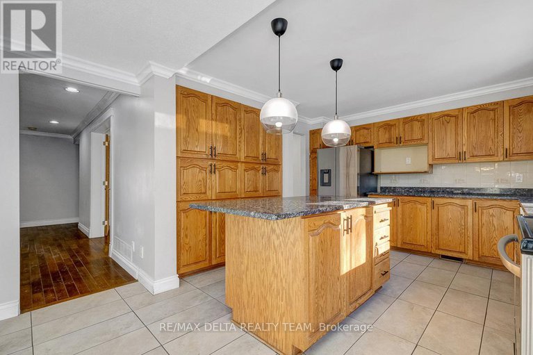 29424744/1662-hunters-run-drive-w/chapel-hill/ottawa/ontario/K1C2H3_18