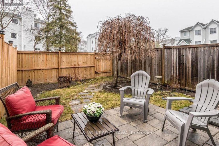 29618485/31-castlegreen-private/hunt-club-parkgreenboro/ottawa/ontario/K1T3N4_25