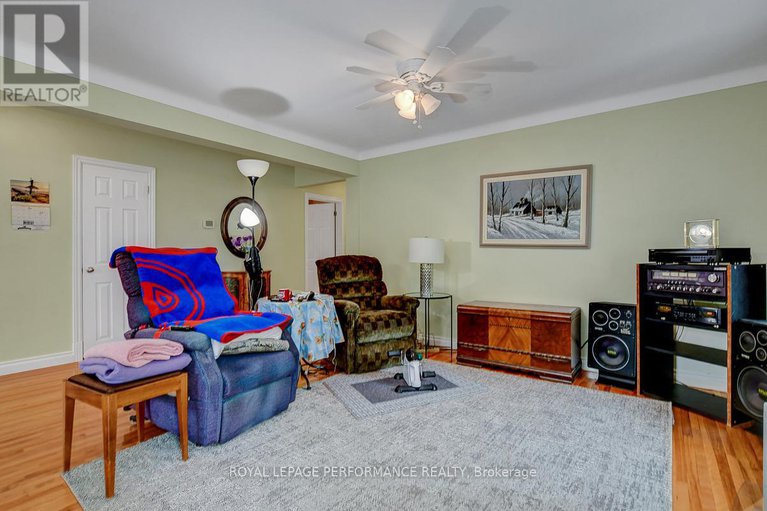 28439854/583-donald-street/overbrookcastle-heights/ottawa/ontario/K1K1L5_16