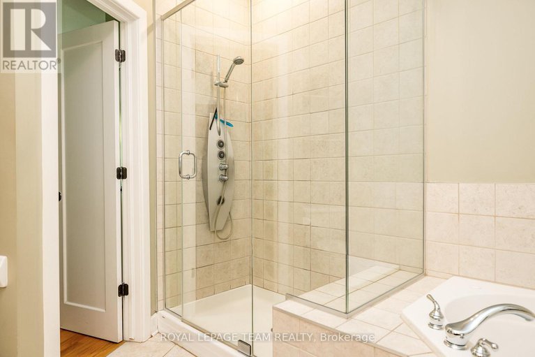 28462571/19-turtle-point-private/morgans-grantsouth-march/ottawa/ontario/K2K3P1_20