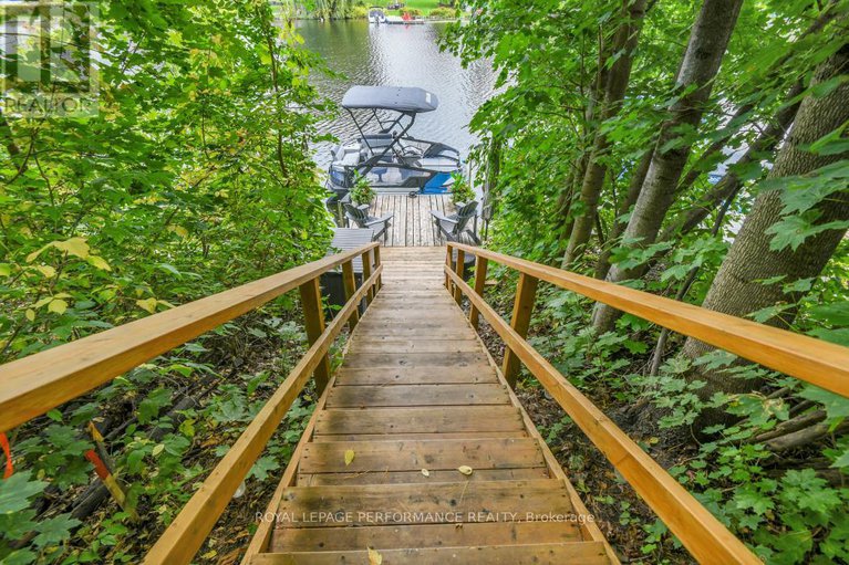 29118875/5583-manotick-main-street/manotick-village-manotick-estates/ottawa/ontario/K4M1A9_47