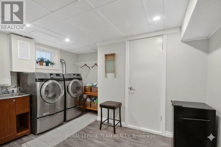 29456628/998-harkness-avenue-avenue/riverside-park/ottawa/ontario/K1V6P2_31