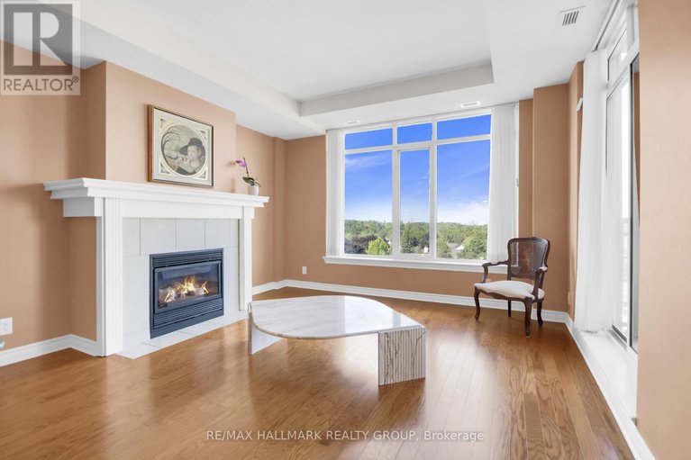 28856481/608-136-darlington-private/hunt-clubwestern-community/ottawa/ontario/K1V0X6_19