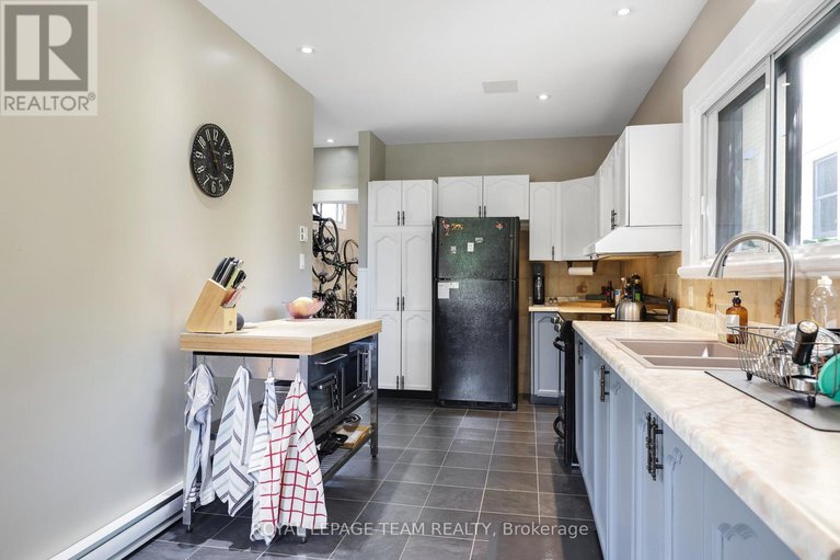 28518973/142-cathcart-street/lower-townbyward-market/ottawa/ontario/K1N5B8_22