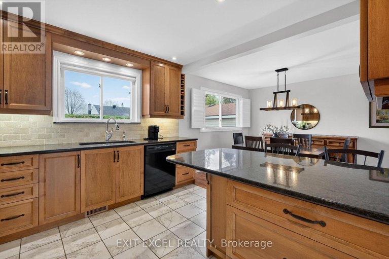 29684997/1554-rosebella-avenue/blossom-parkkemp-parkfindlay-creek/ottawa/ontario/K1T1E8_14