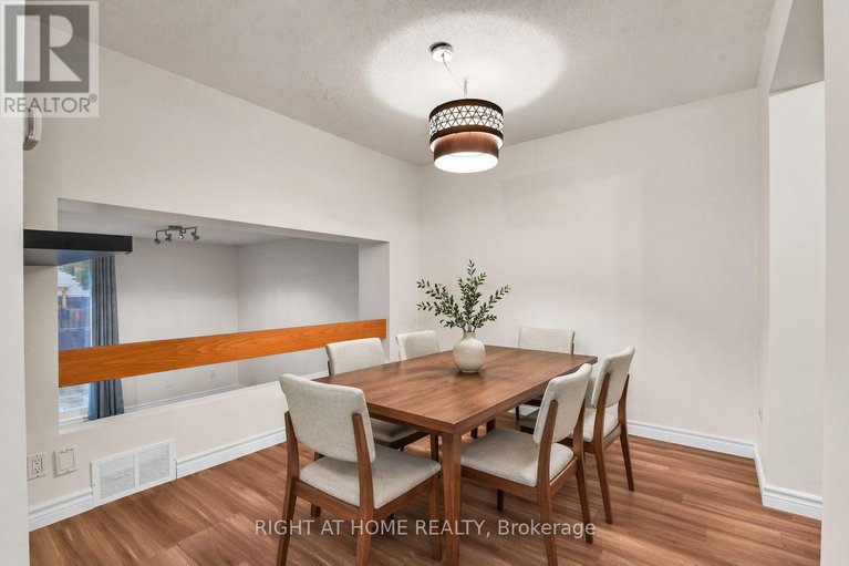 29603149/e-1700-lamoureux-drive/queenswood-heights-south/ottawa/ontario/K1E2N2_5