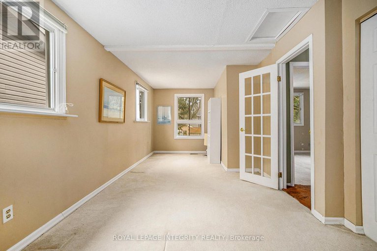 29122142/9-shouldice-crescent/glencairnhazeldean/ottawa/ontario/K2L1M8_14