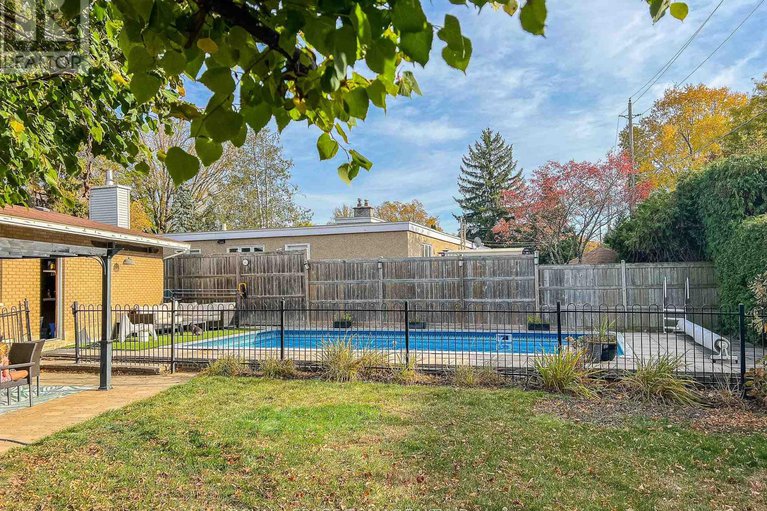 29147557/62-crystal-beach-drive/crystal-beach/ottawa/ontario/K2H5N1_44