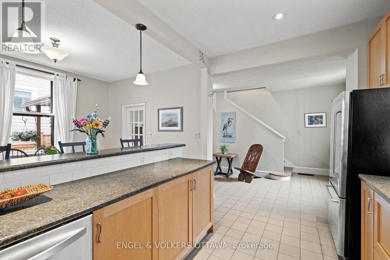 28288028/674-melbourne-avenue/laurentianview/ottawa/ontario/K2A1X5_13