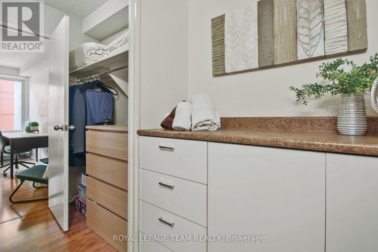 28399342/701-141-somerset-street-w/ottawa-centregolden-triangle/ottawa/ontario/K2P2H1_42