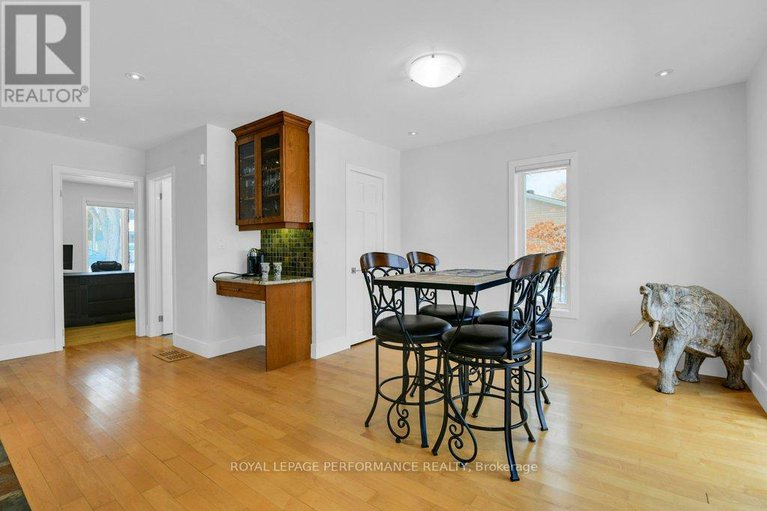 28347895/6099-james-bell-drive/manotick-south-to-roger-stevens/ottawa/ontario/K4M1B3_14